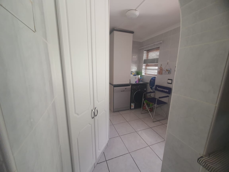 To Let 5 Bedroom Property for Rent in Beacon Bay Eastern Cape